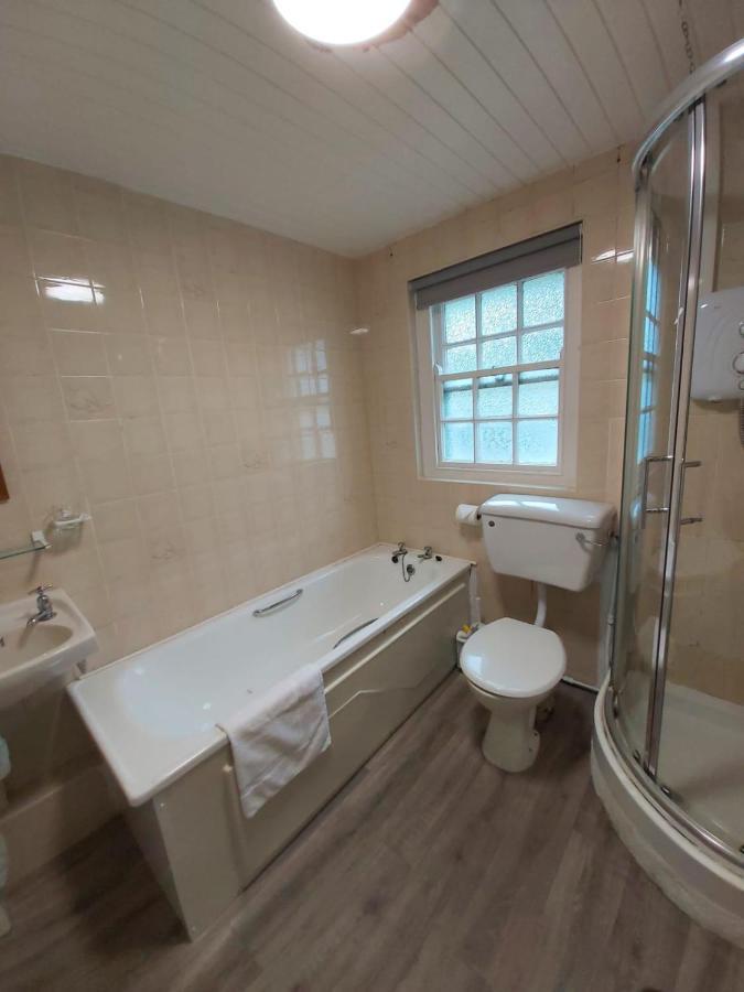 Corofin Lake Cottages ภายนอก รูปภาพ