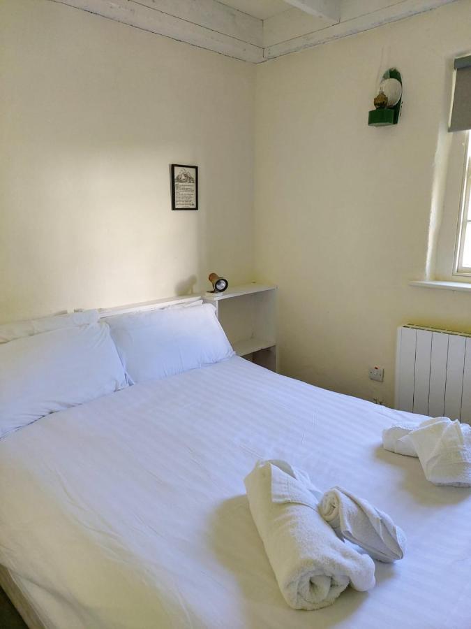 Corofin Lake Cottages ภายนอก รูปภาพ