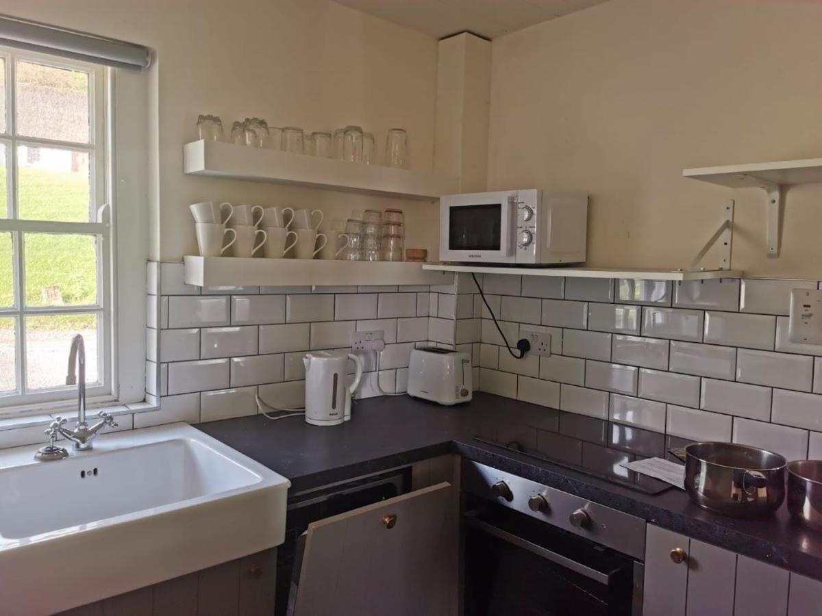 Corofin Lake Cottages ภายนอก รูปภาพ