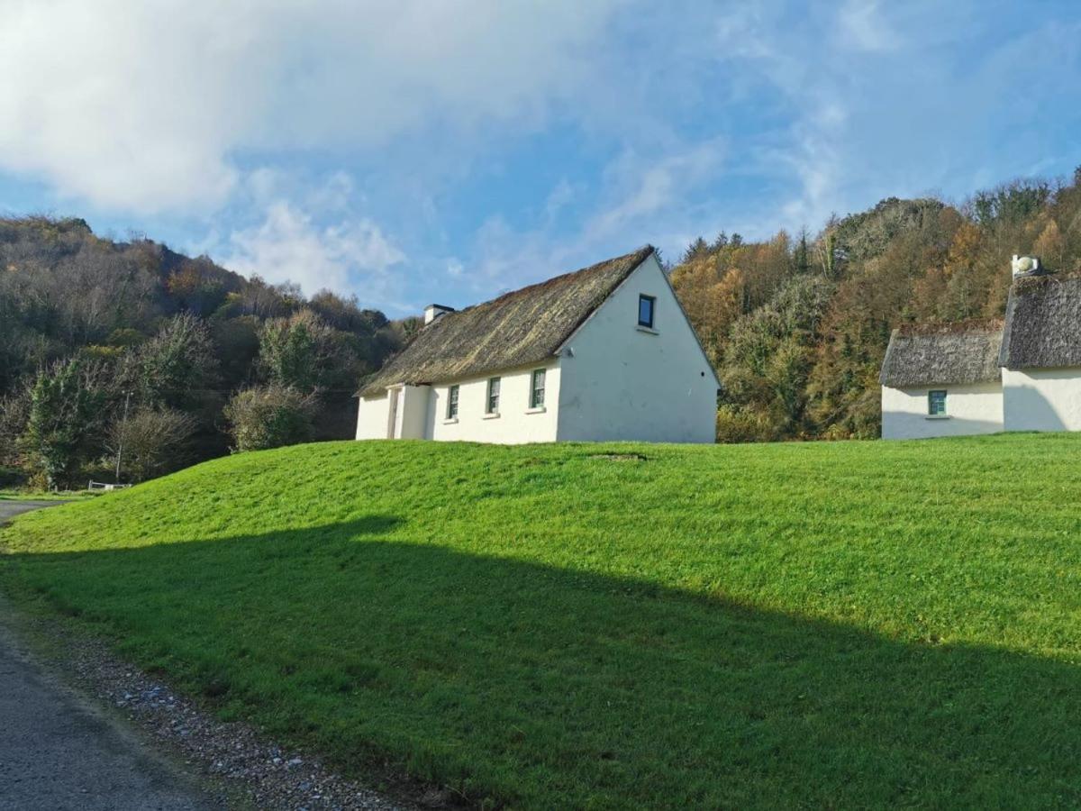 Corofin Lake Cottages ภายนอก รูปภาพ