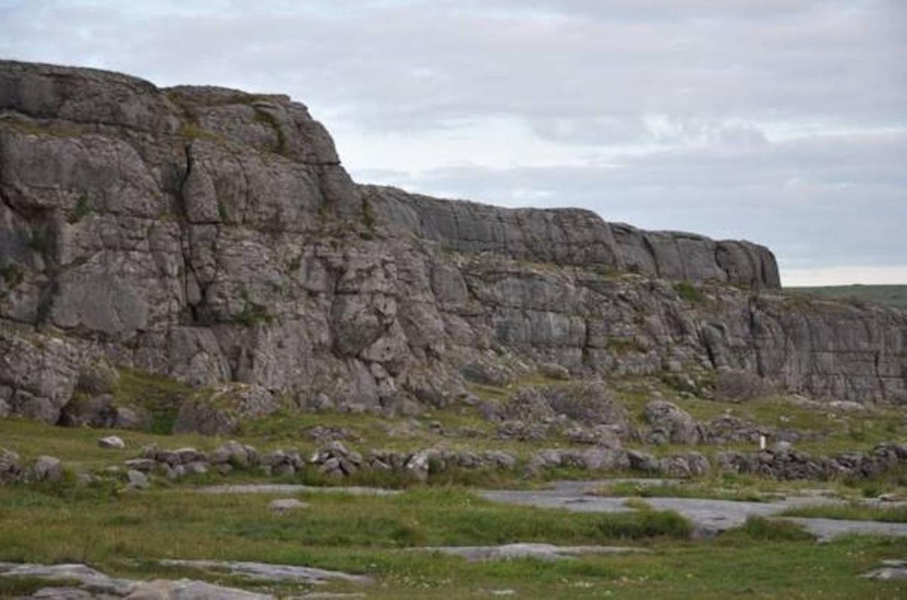 Corofin Lake Cottages ภายนอก รูปภาพ