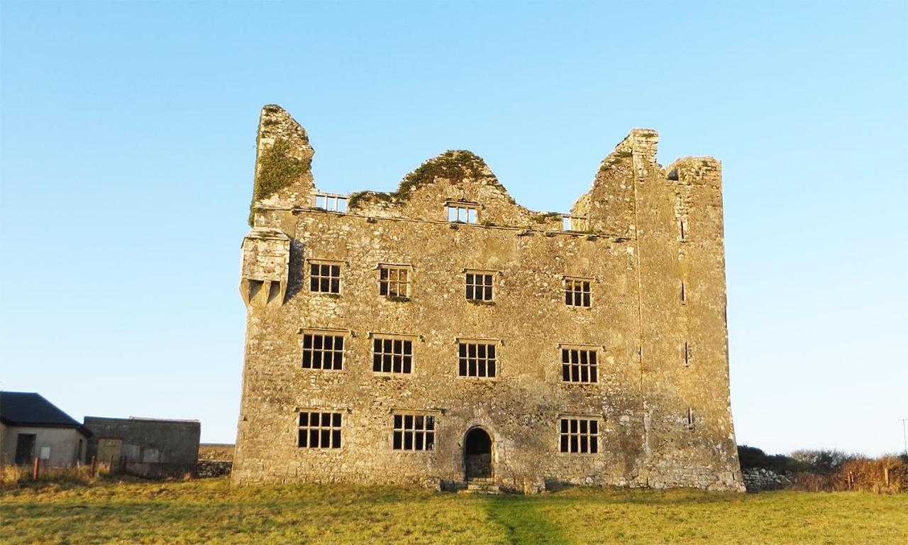 Corofin Lake Cottages ภายนอก รูปภาพ